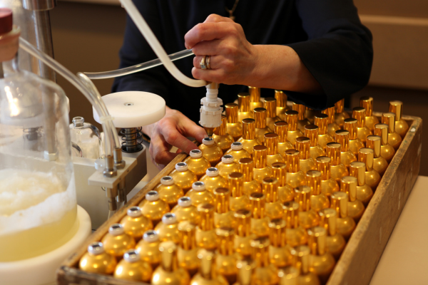 Custom Glass Perfume Bottle Manufacturers