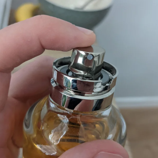 How to repair a broken or damaged perfume nozzle