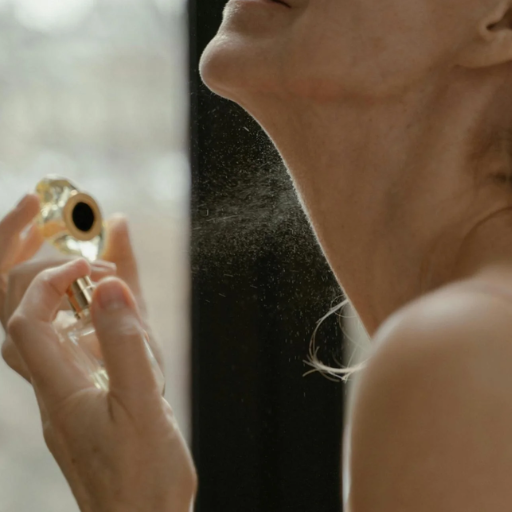 What's the Best Way to Apply Perfume for Maximum Longevity