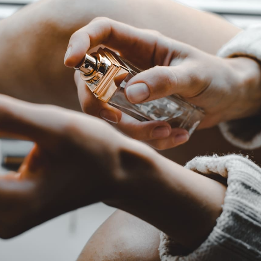 Which Fragrances Typically Last Longer on the Skin