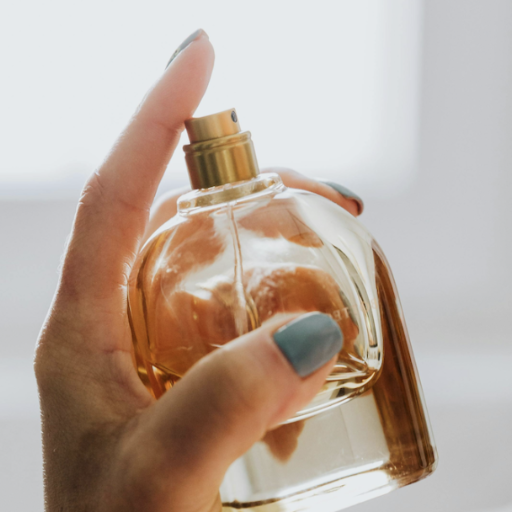 How to Choose the Right Glass Perfume Bottle for Your Needs?