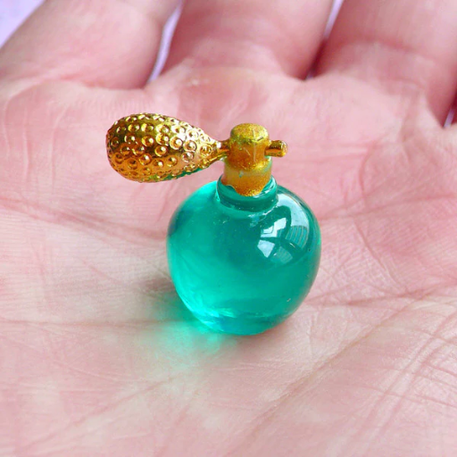 What to Look for in a Mini Perfume Bottle Set?