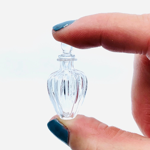 Unique Benefits of Tiny Perfume Bottles