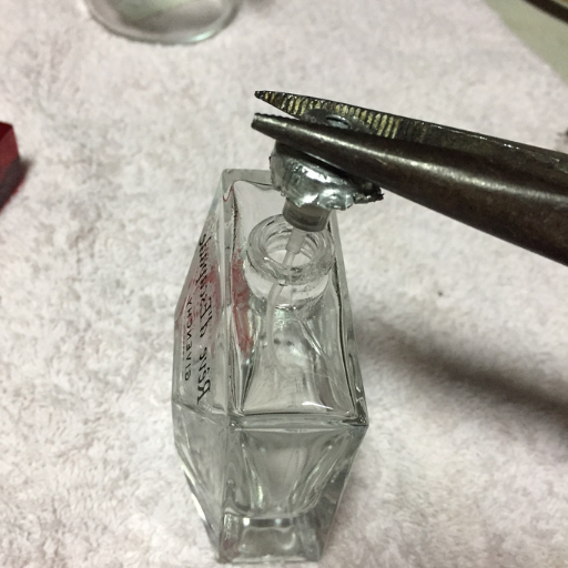 How to Fix a Broken Perfume Nozzle