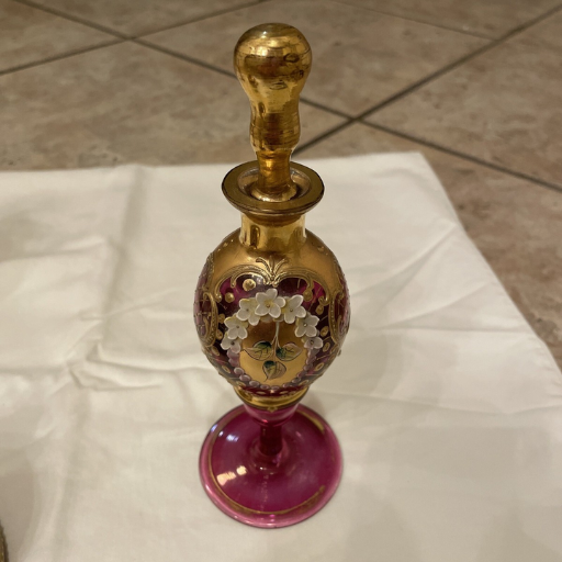 Types and Styles of Vintage Perfume Bottles