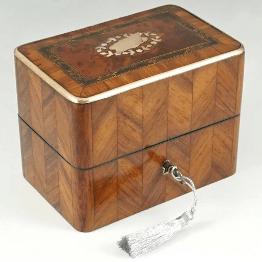 The Earthiness of Wood in Niche Perfumes